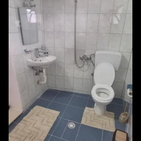 Loykas Rooms * Gjirokastër