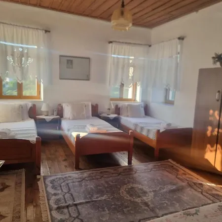 بيت ضيافة Loykas Gjirokastër